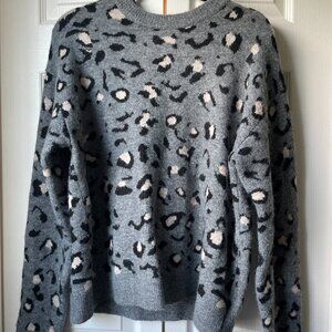 NWOT Karen Kane Gray Cheetah Leopard Print Sweater - Size M
